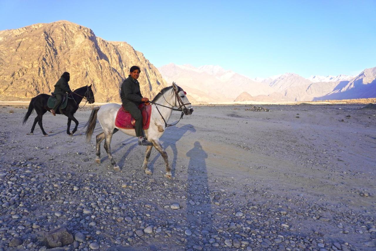 Hotel Mountain Lodge Skardu Buitenkant foto