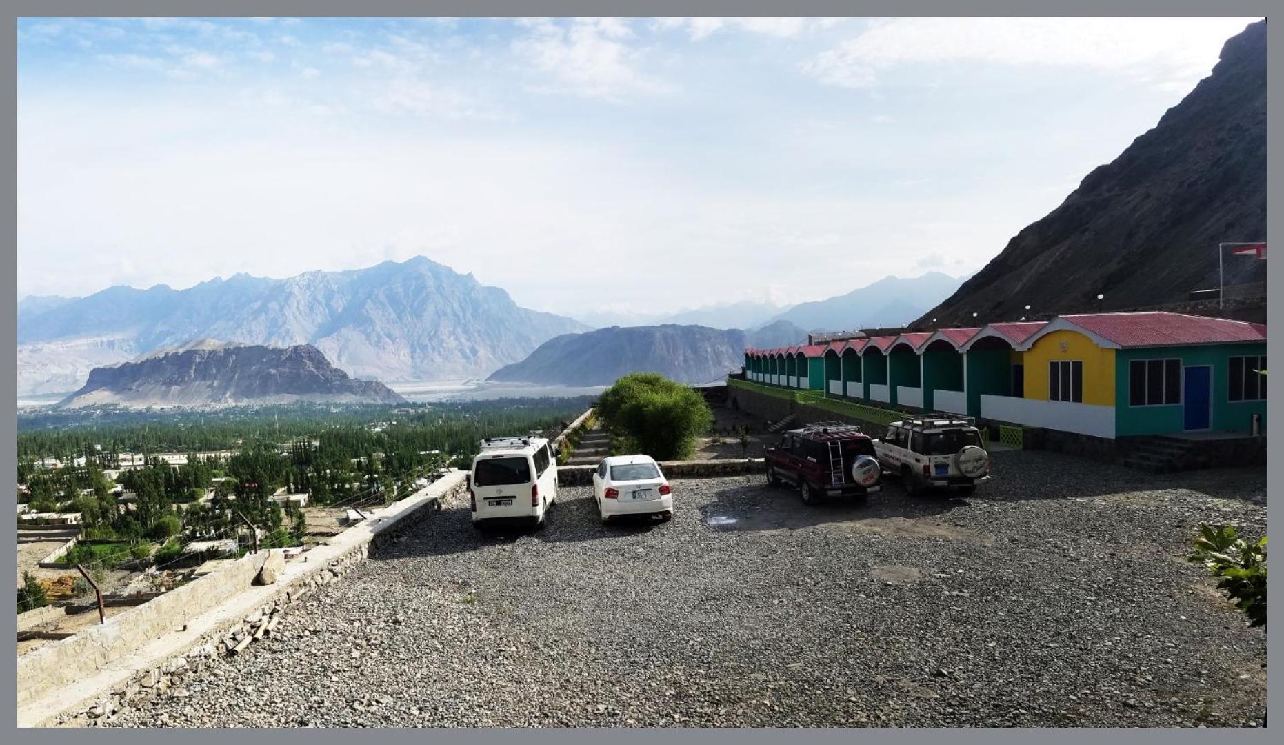 Hotel Mountain Lodge Skardu Buitenkant foto